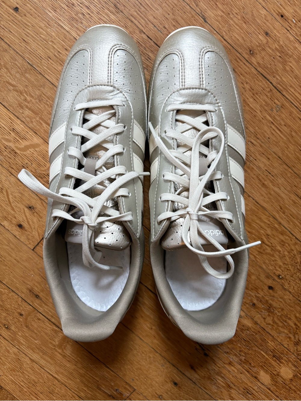 Adidas Barreda Low Shoe Cyber Metallic/Off White Women’s Sz 10.5